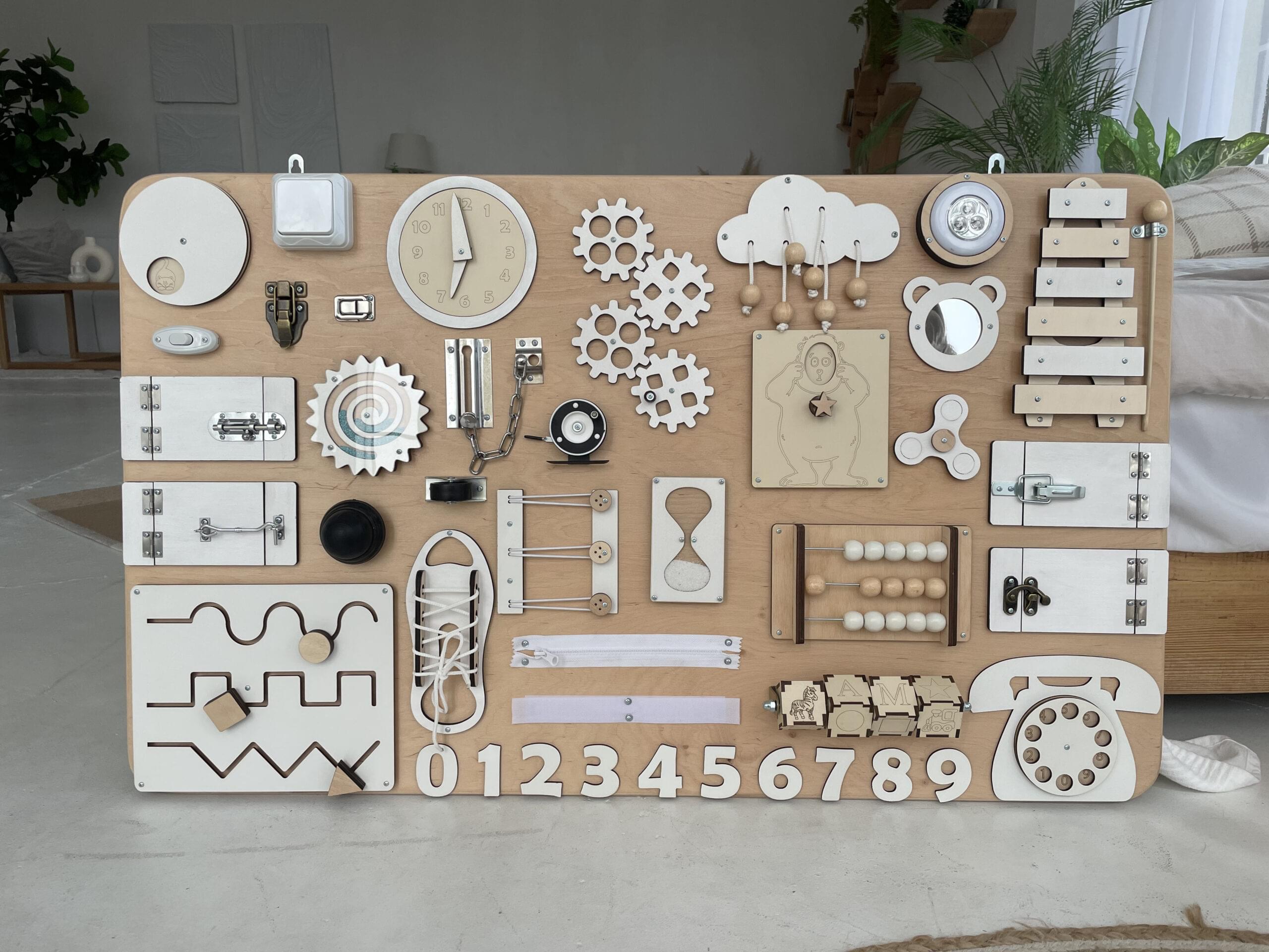 Бізіборд Монтессорі