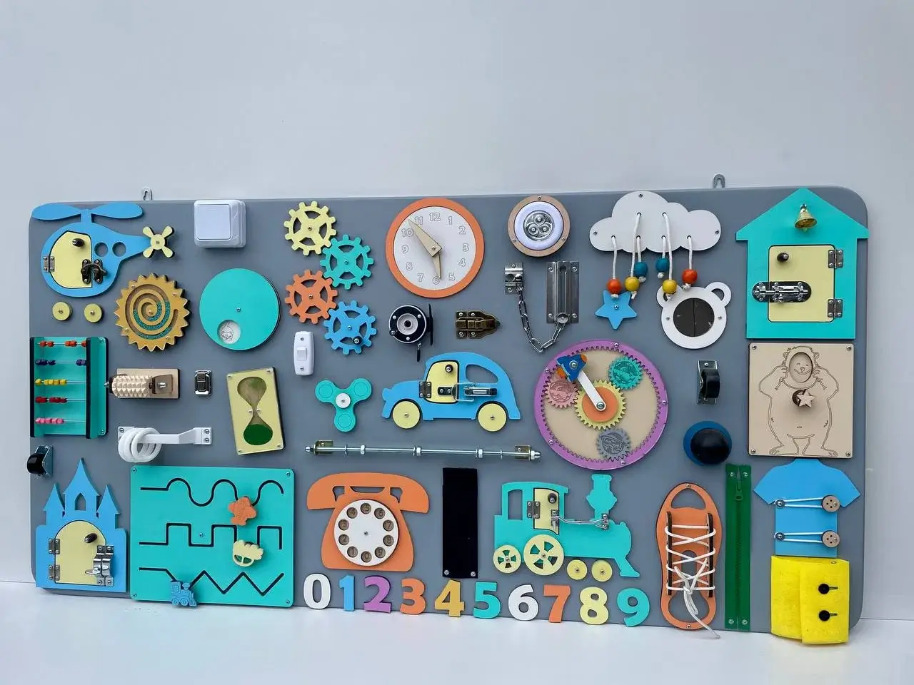 Кольоровий бізіборд 120×60 см з інтерактивними елементами для розвитку дитини