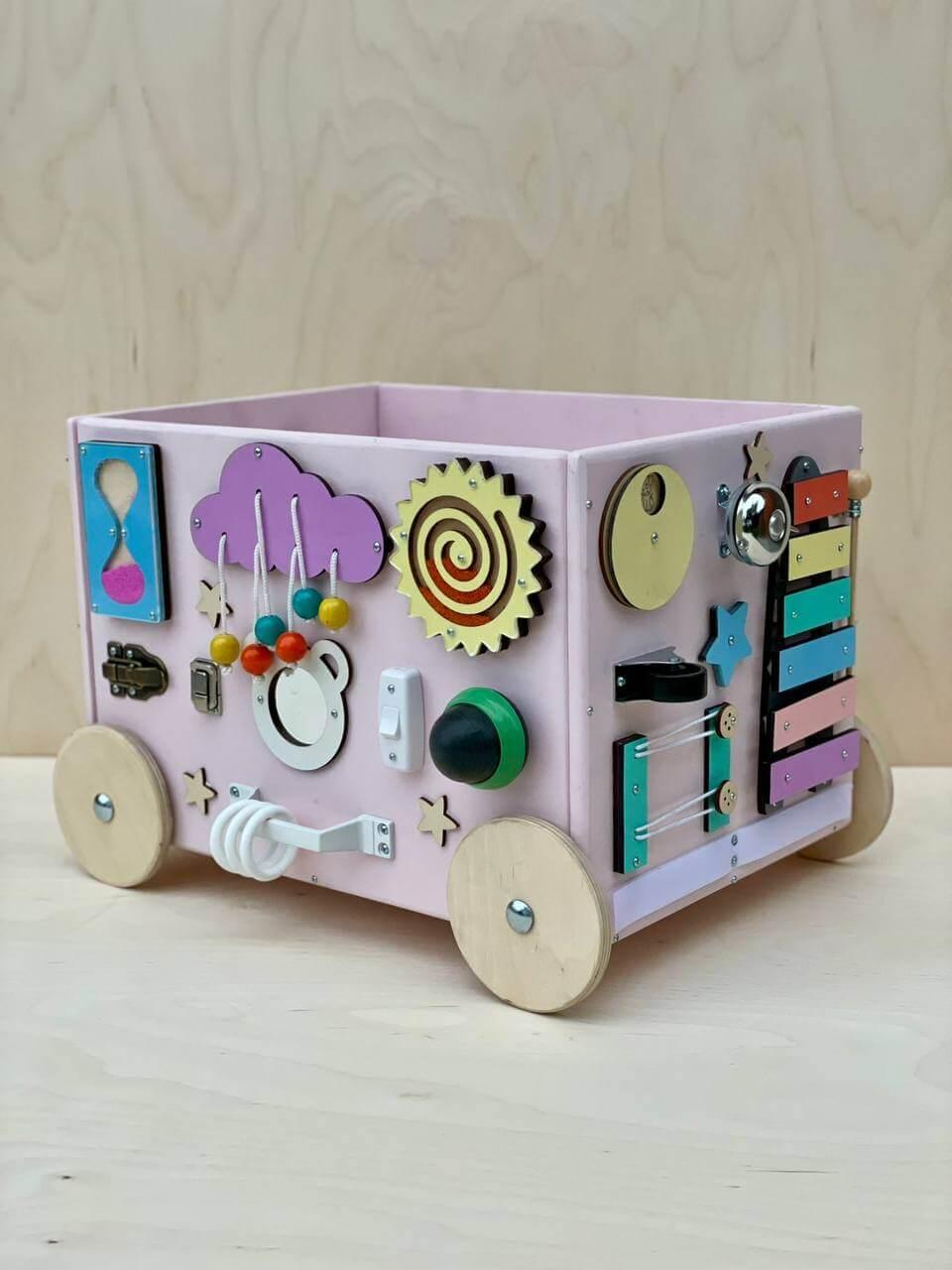 Бізікаталка для малюка – дерев’яні ходунки з бізібордом