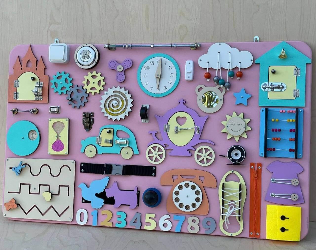 Кольоровий бізіборд 100×60 см для дітей – розвиваюча сенсорна дошка з елементами Монтессорі